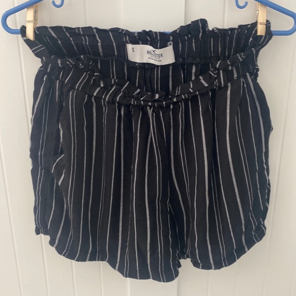 Hollister Women’s ultra high rise shorts small - Picture 1 of 4